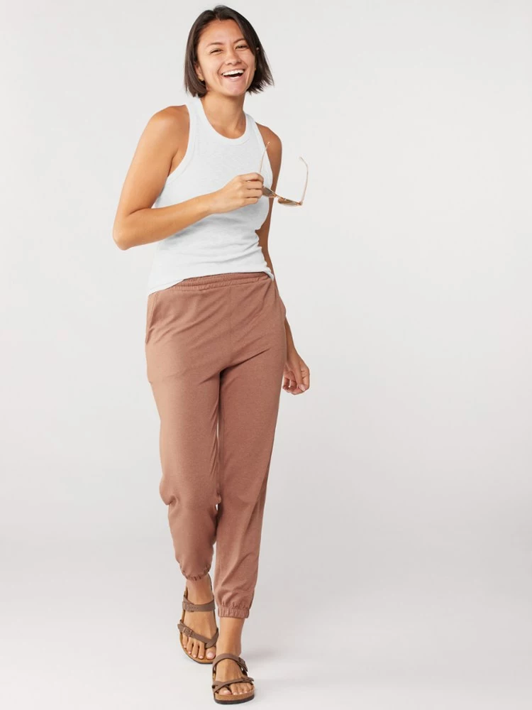 Vuori Sunrise High-Neck Tank Top - Women's 6 Vuori Sunrise High-Neck Tank Top - Women's - Image 4