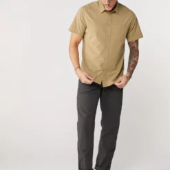 Vuori Bridge Button-Down Shirt - Men's -Cheap ALPS Mountaineering Store 8be6e290 c9ef 4429 bd82 f9dbd65ef5c1