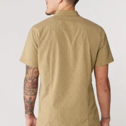 Vuori Bridge Button-Down Shirt - Men's -Cheap ALPS Mountaineering Store c37e2d1c c448 4e67 b9df 1dd741941557